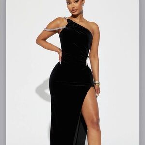 Fashion Nova Black One-Shoulder Maxi Dress